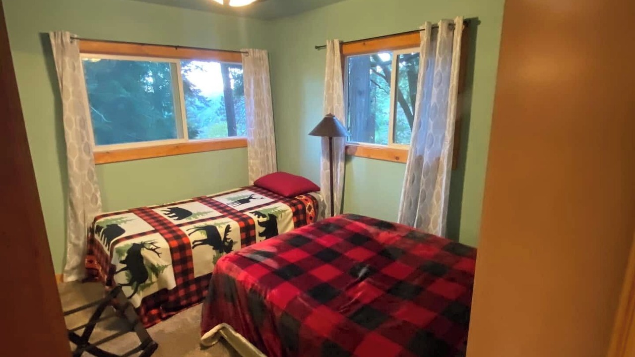 Photo of Bedroom in Running Springs