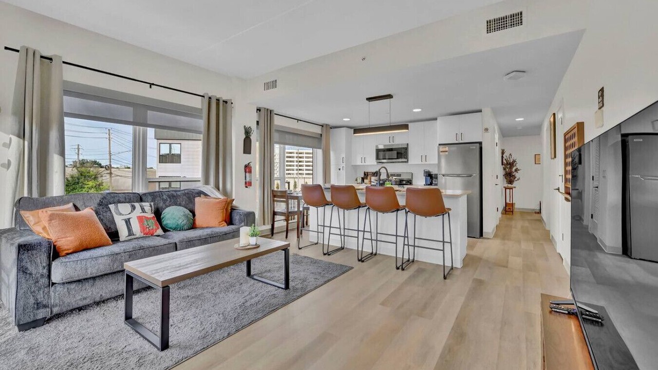Photo of Livingroom in University Circle