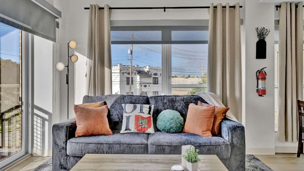 Photo of Livingroom in University Circle