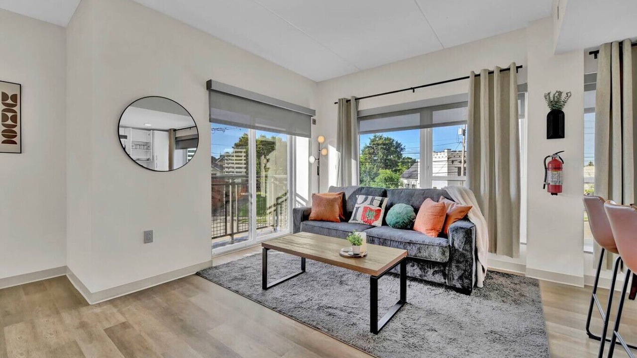 Photo of Livingroom in University Circle