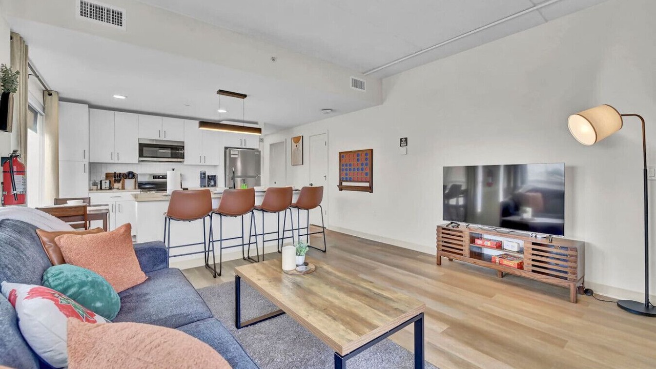 Photo of Livingroom in University Circle