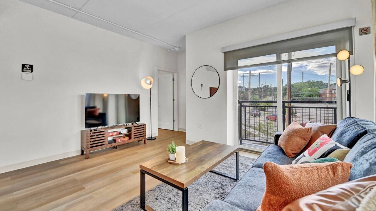 Photo of Livingroom in University Circle
