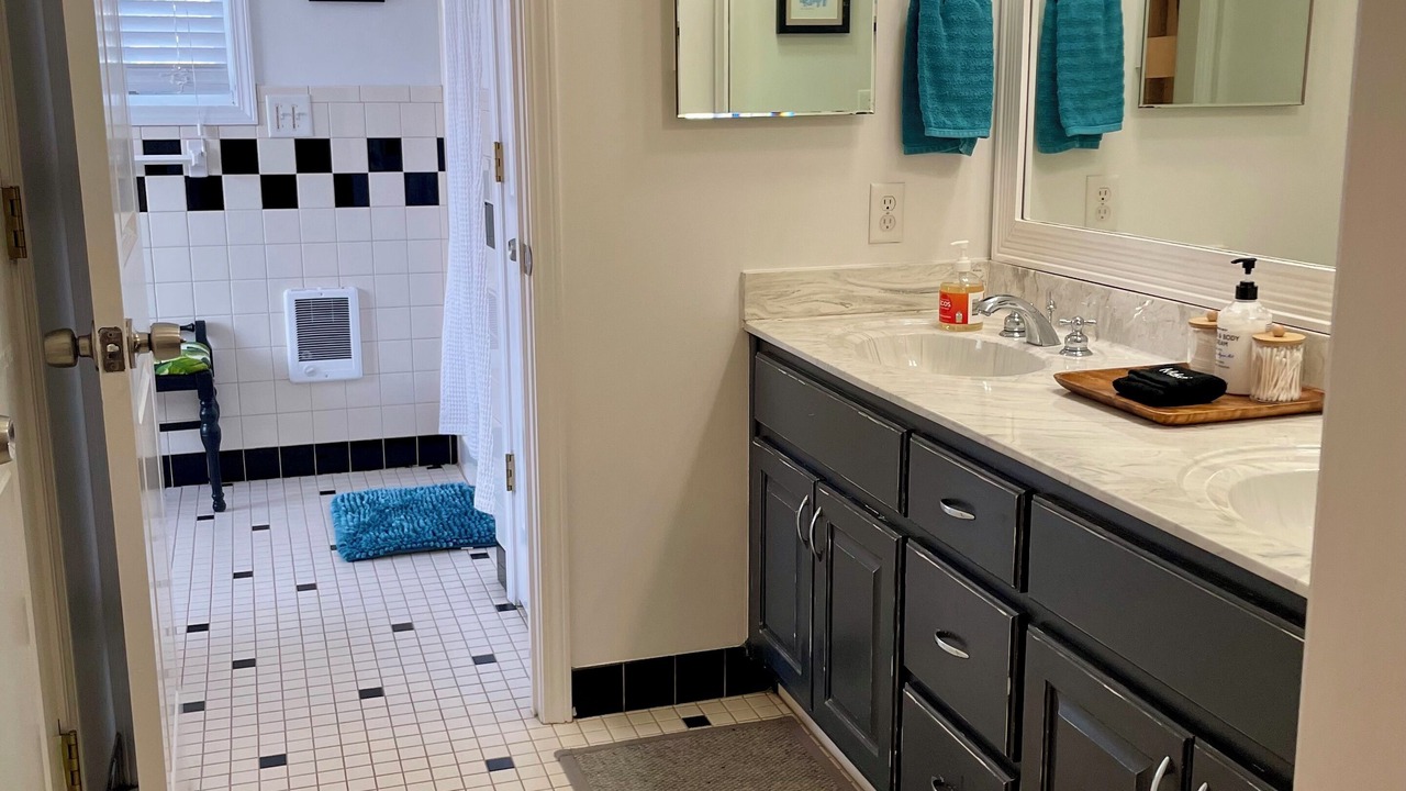 Photo of Bathroom in Commerce