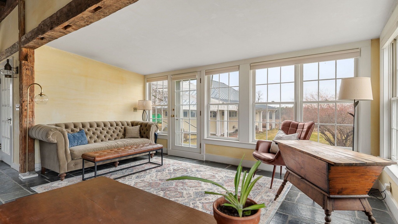 Photo of Livingroom in Addison
