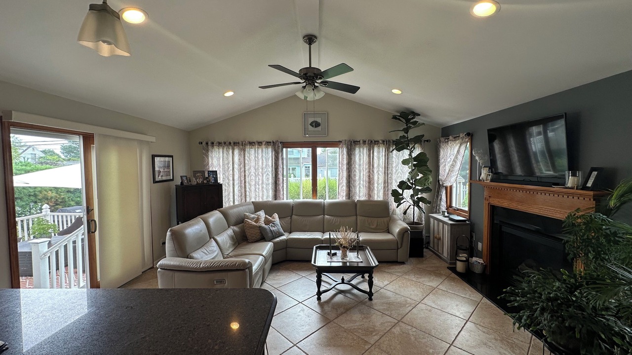 Photo of Livingroom in Hicksville