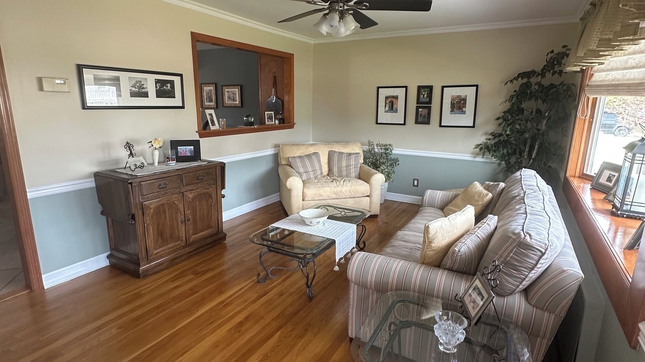 Photo of Livingroom in Hicksville