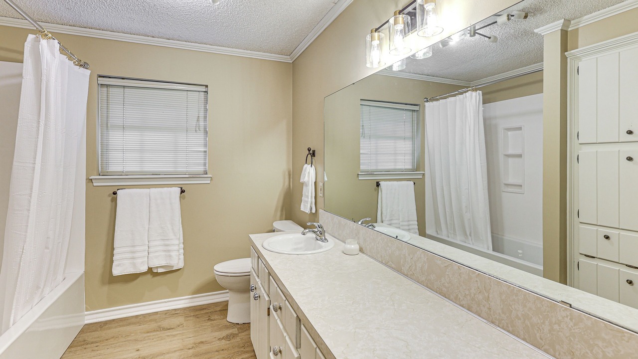 Photo of Bathroom in Redlick