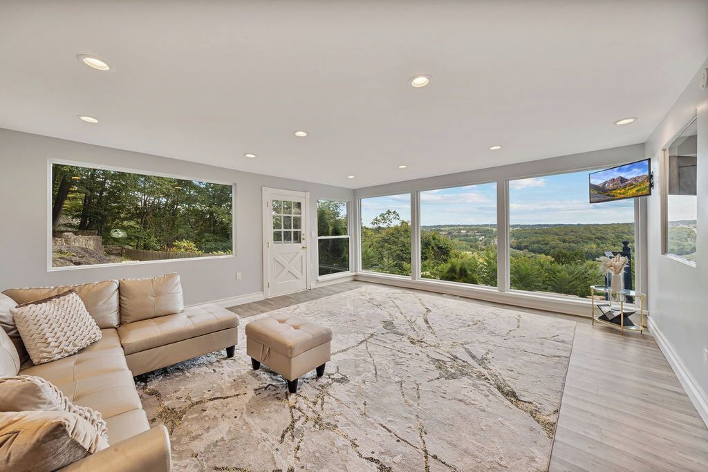 Photo of Livingroom in Suffern