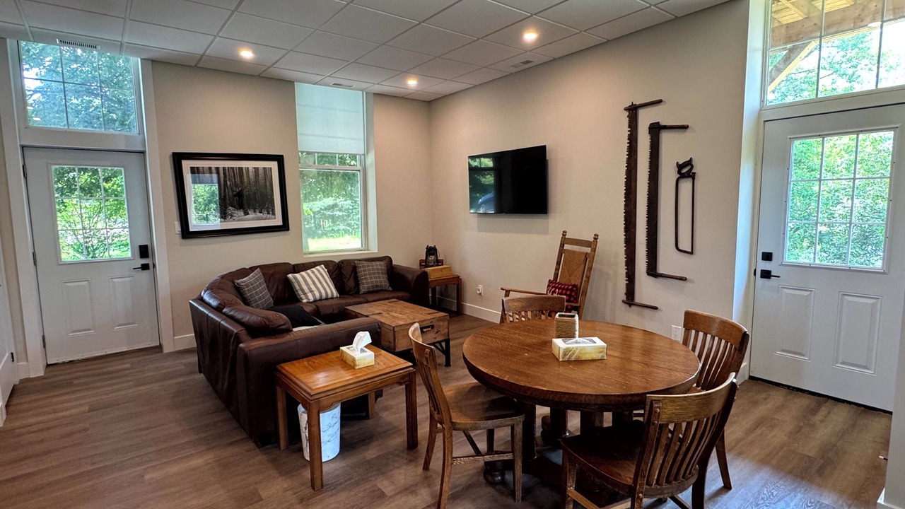 Photo of Livingroom in Burk's Falls