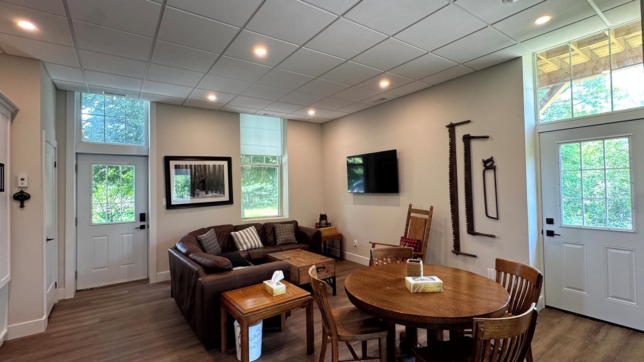 Photo of Livingroom in Burk's Falls