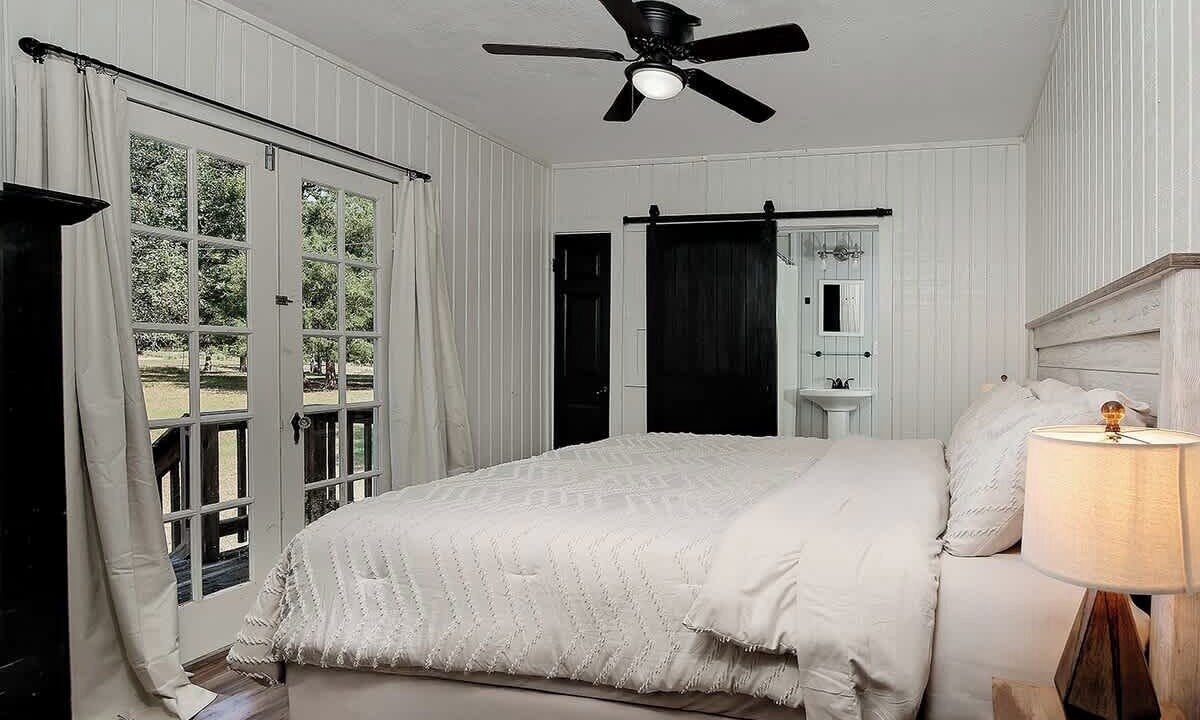Photo of Bedroom in Centerville