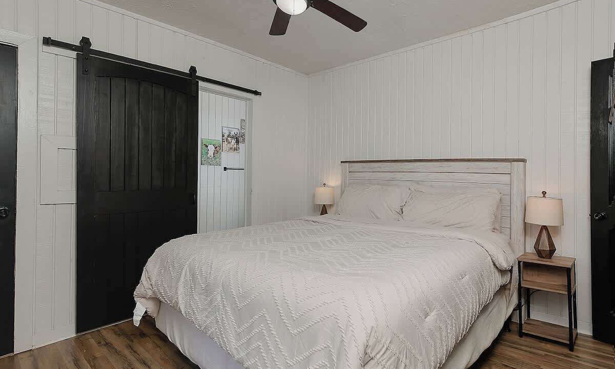 Photo of Bedroom in Centerville