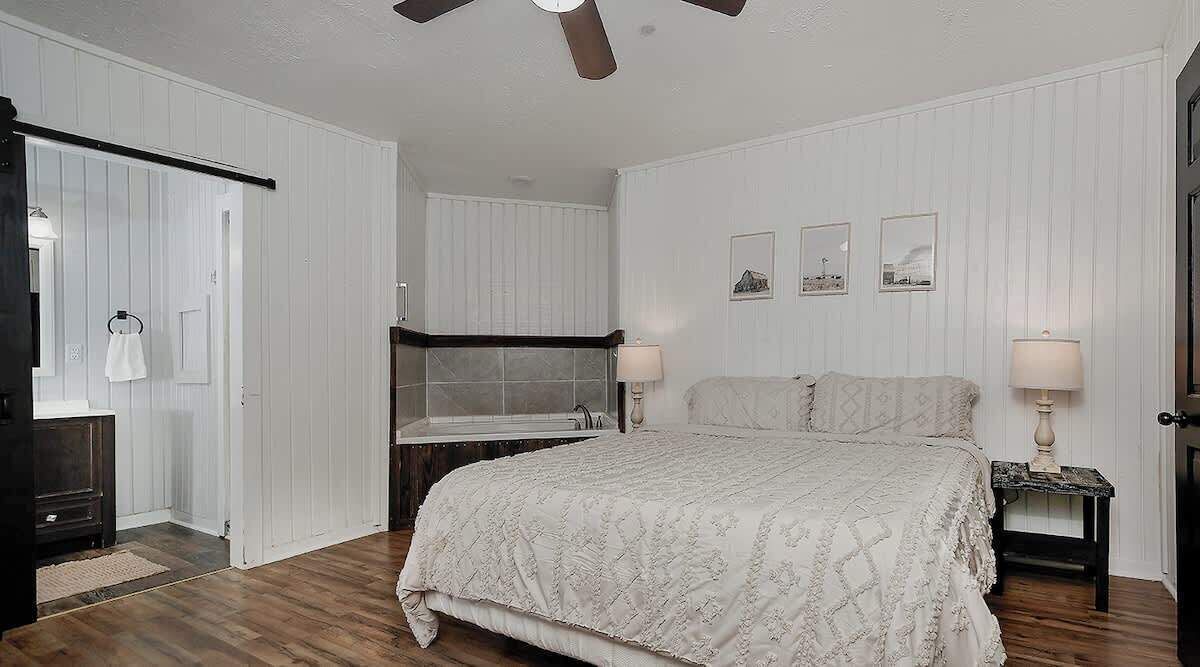 Photo of Bedroom in Centerville
