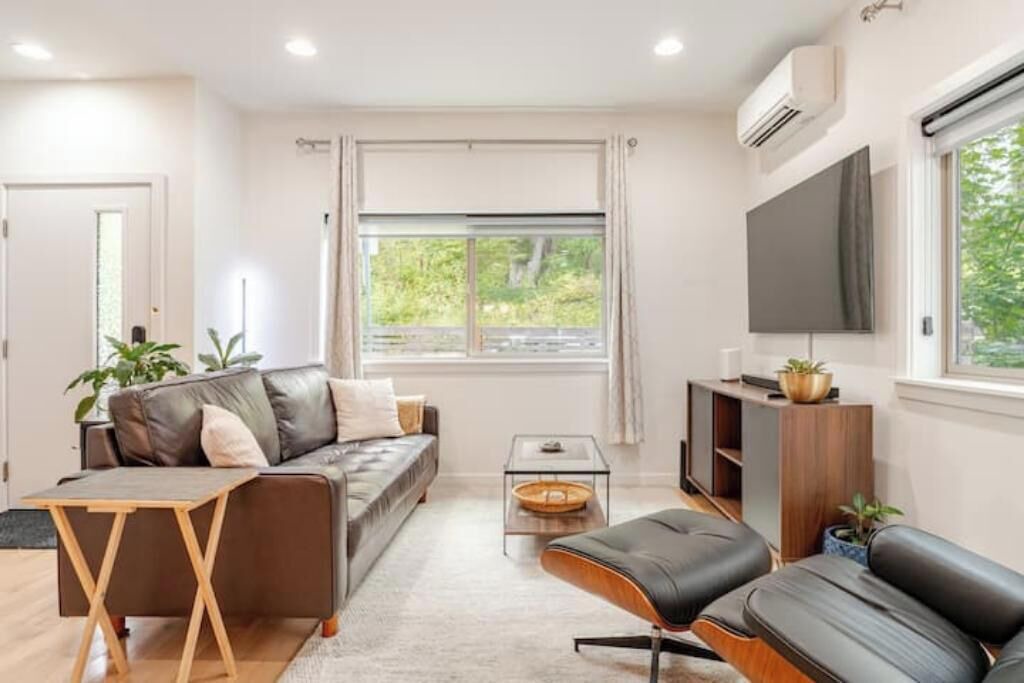 Photo of Livingroom in South Beacon Hill