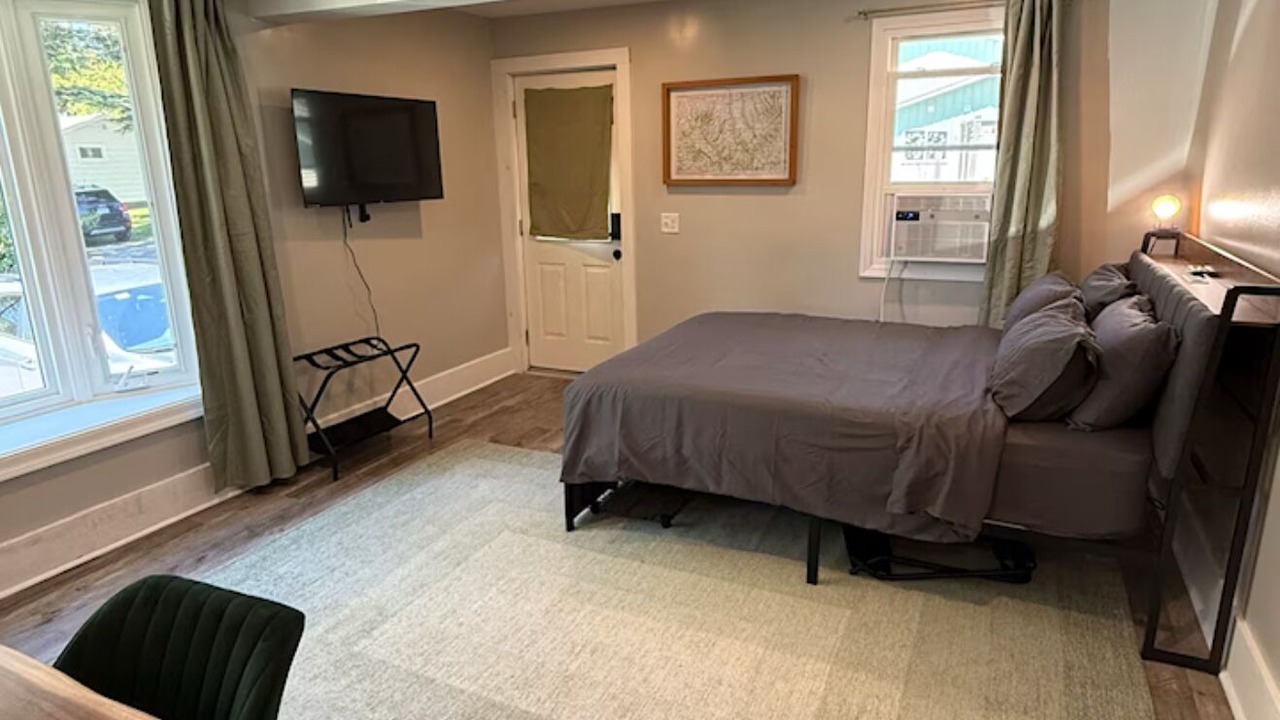 Photo of Bedroom in Lakeville