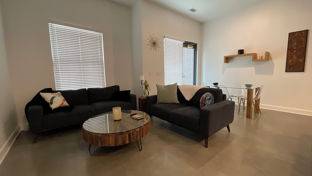 Photo of Livingroom in East Lawrence