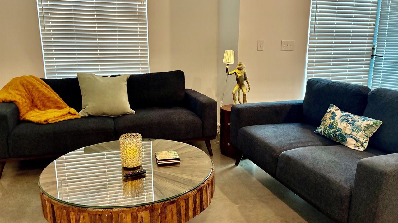 Photo of Livingroom in East Lawrence