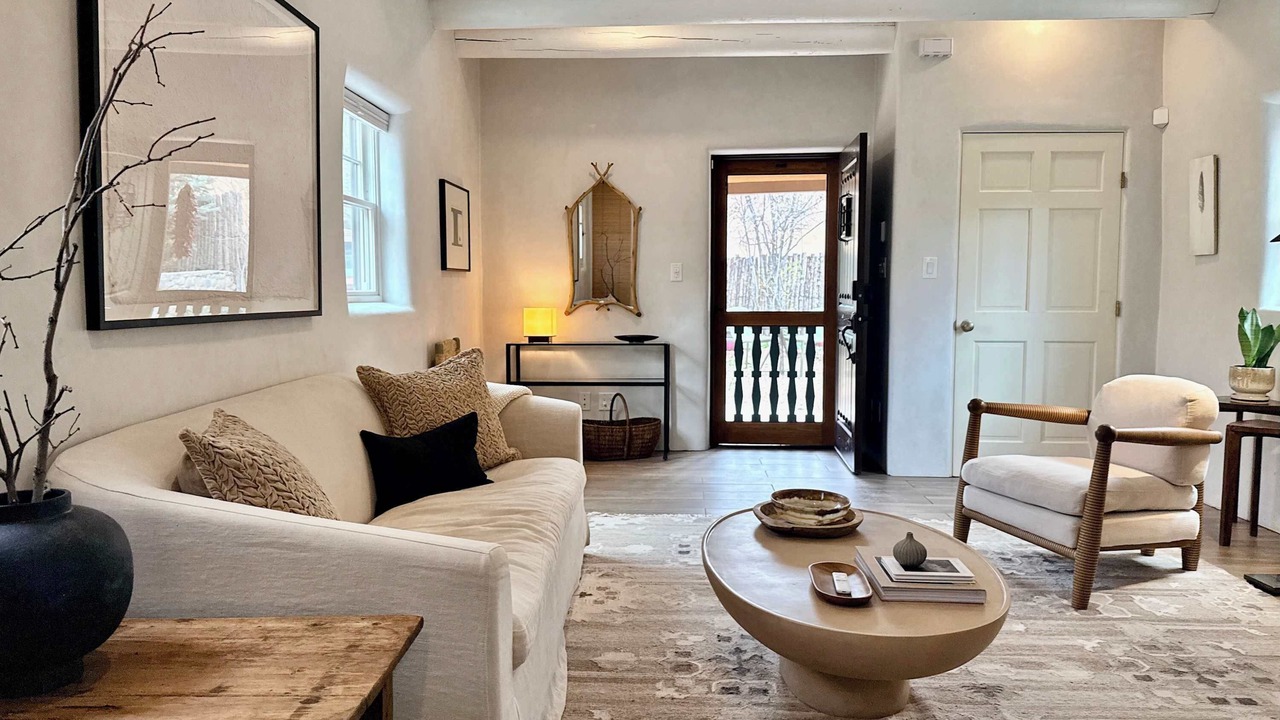 Photo of Livingroom in Historic Eastside