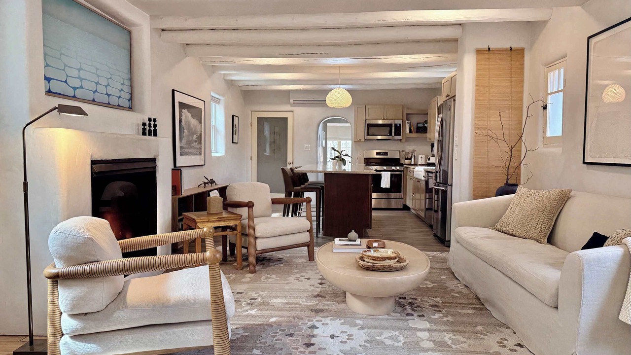 Photo of Livingroom in Historic Eastside