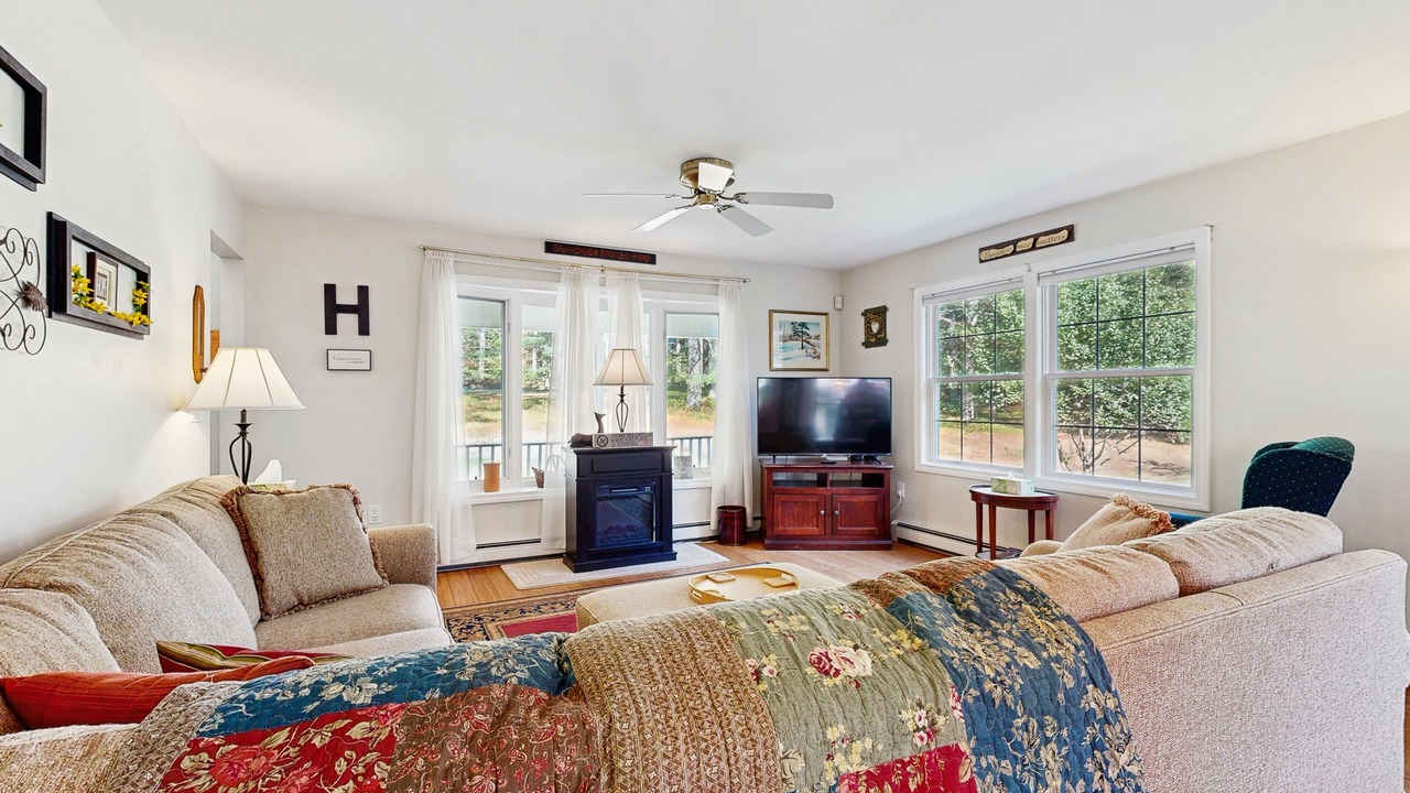 Photo of Livingroom in Center Ossipee