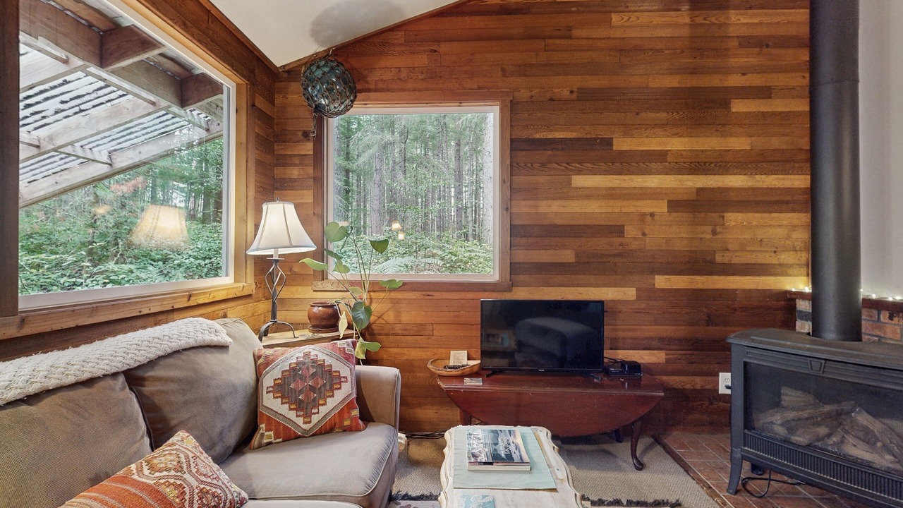 Photo of Livingroom in Langley