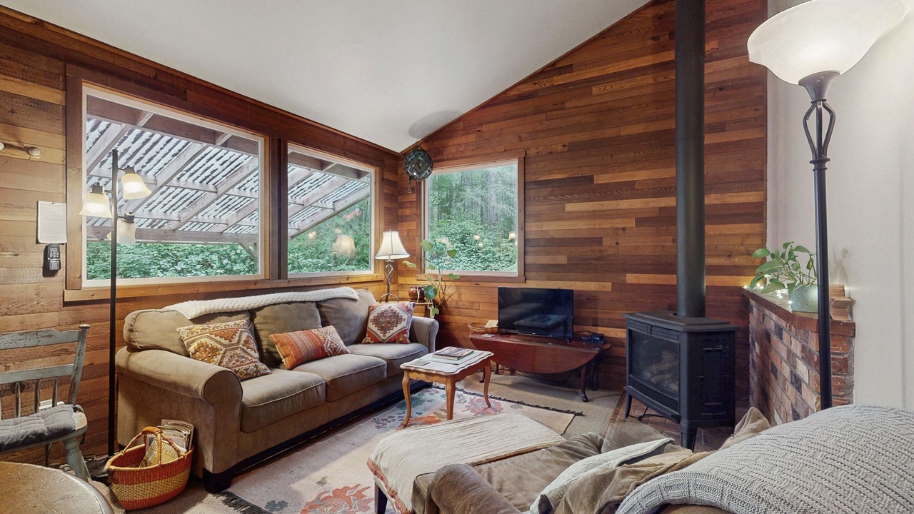 Photo of Livingroom in Langley