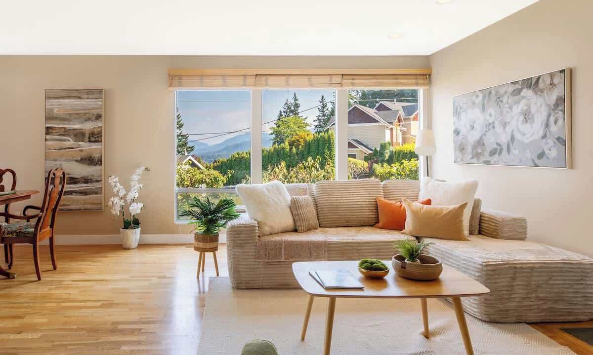 Photo of Livingroom in East Lake Hills