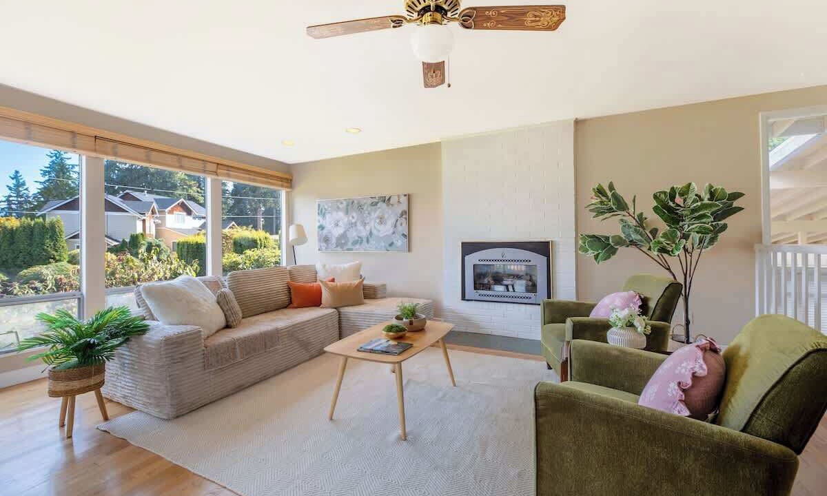 Photo of Livingroom in East Lake Hills