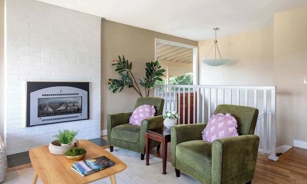 Photo of Others in East Lake Hills