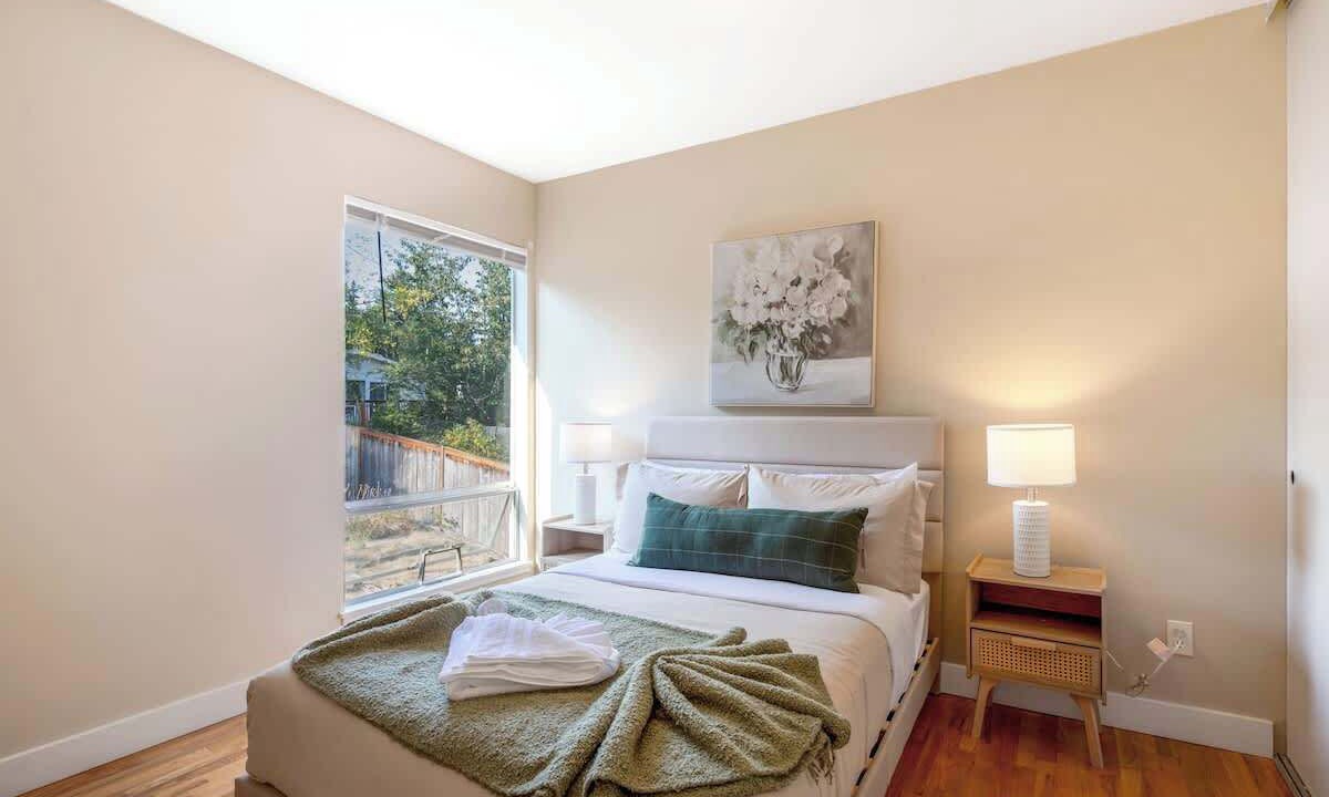 Photo of Bedroom in East Lake Hills