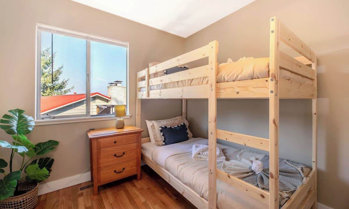 Photo of Bedroom in East Lake Hills