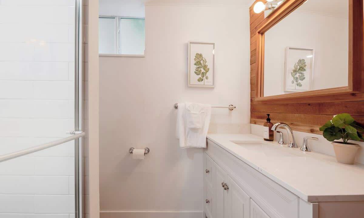 Photo of Bathroom in East Lake Hills