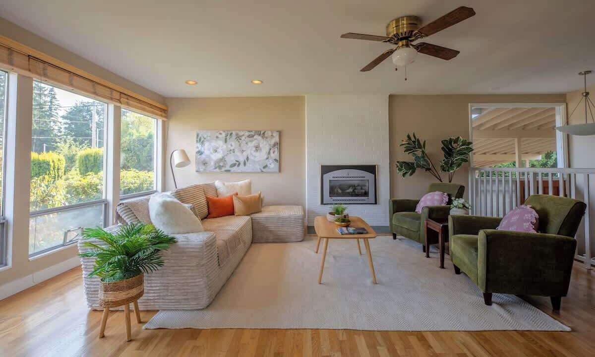 Photo of Livingroom in East Lake Hills