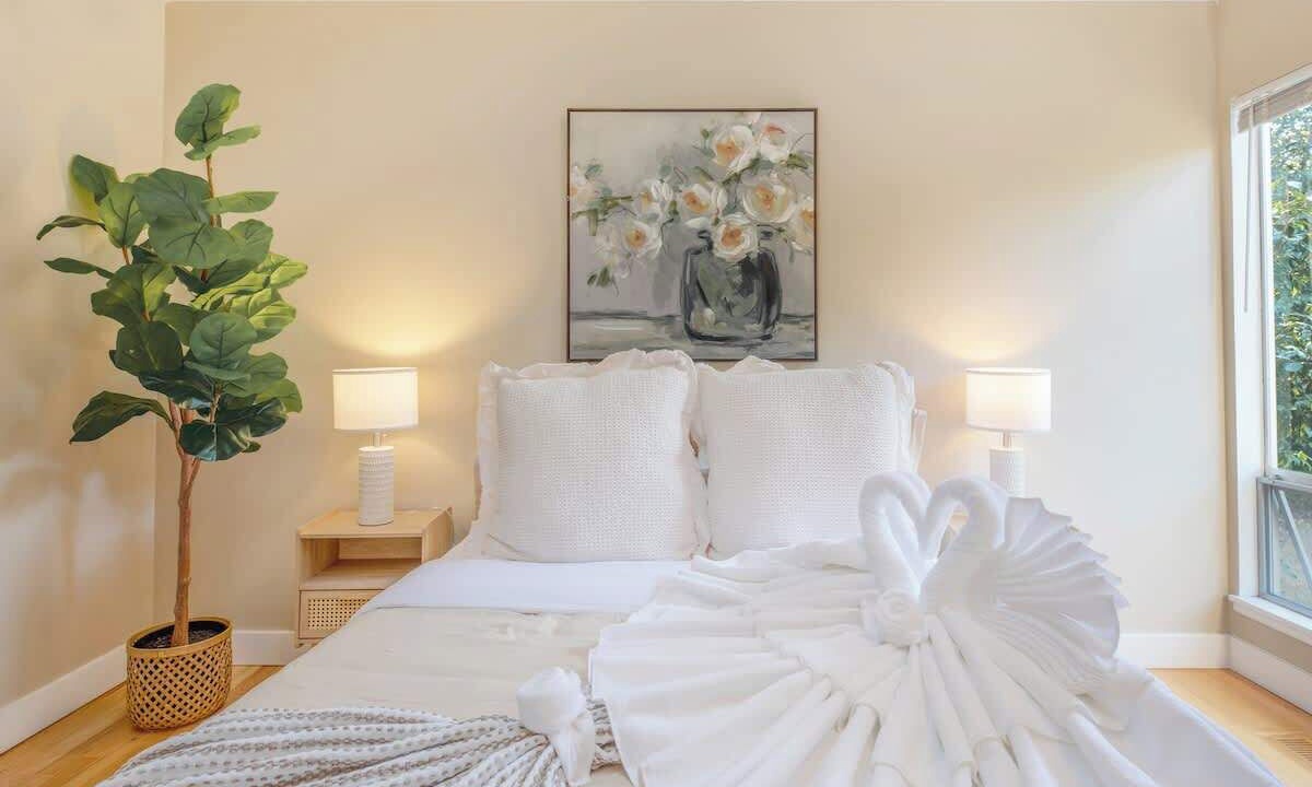 Photo of Bedroom in East Lake Hills