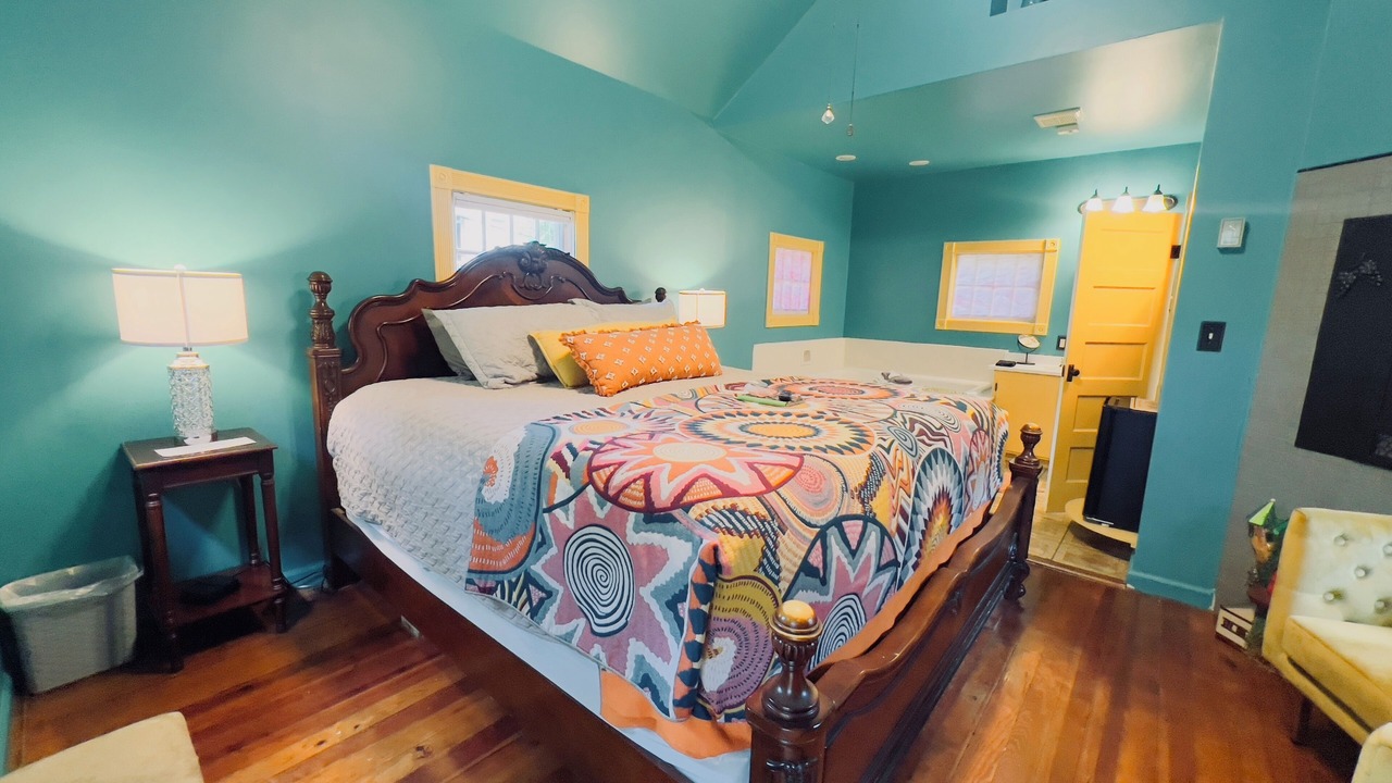Photo of Bedroom in Eureka Springs Historic District
