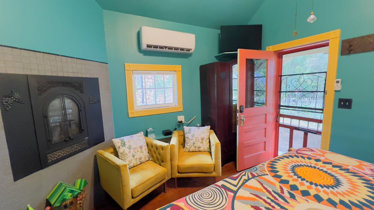 Photo of Bedroom in Eureka Springs Historic District