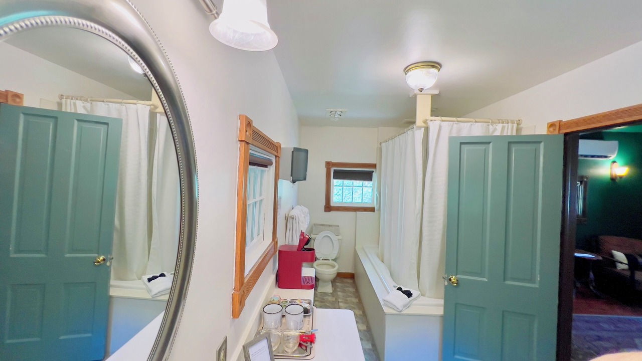 Photo of Bathroom in Eureka Springs Historic District