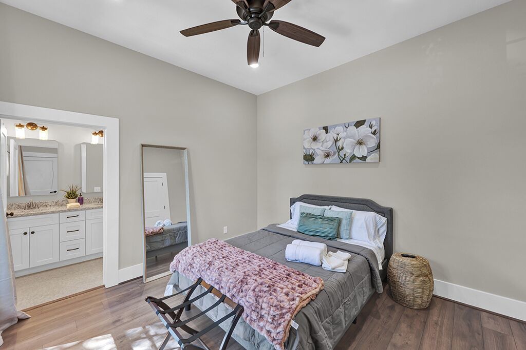 Photo of Bedroom in Forest Park