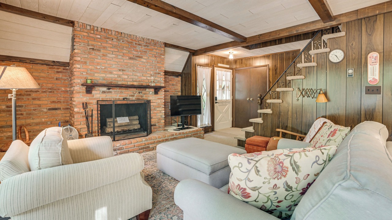 Photo of Livingroom in Mancelona