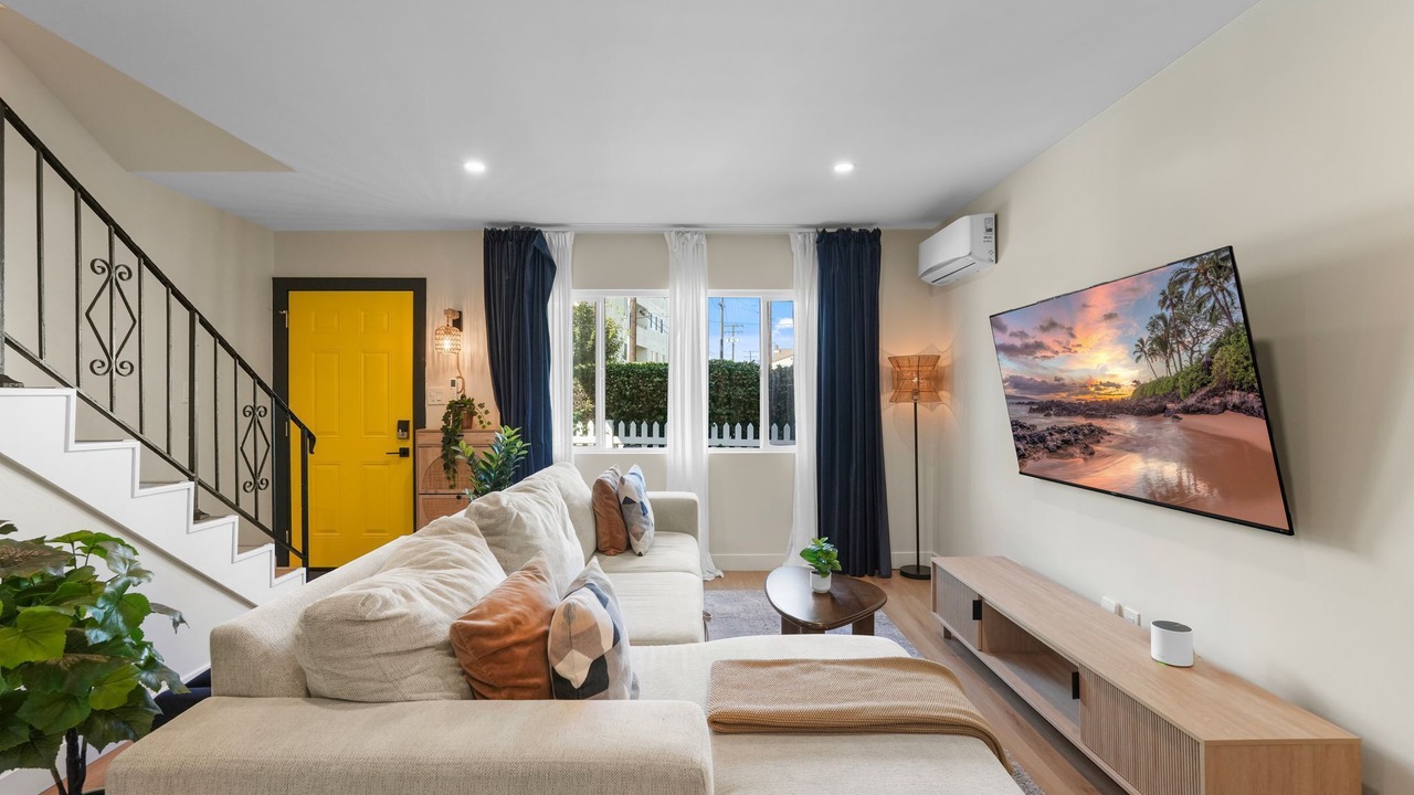 Photo of Livingroom in Alamitos Beach