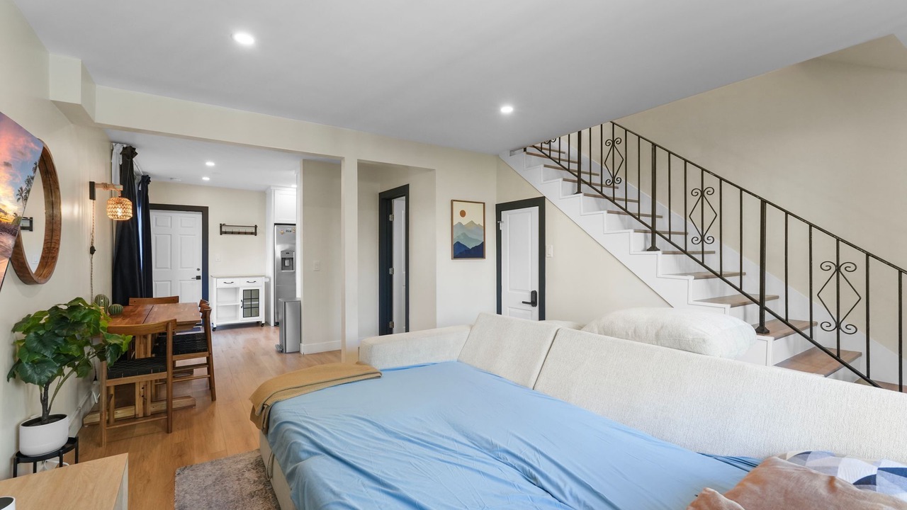 Photo of Bedroom in Alamitos Beach