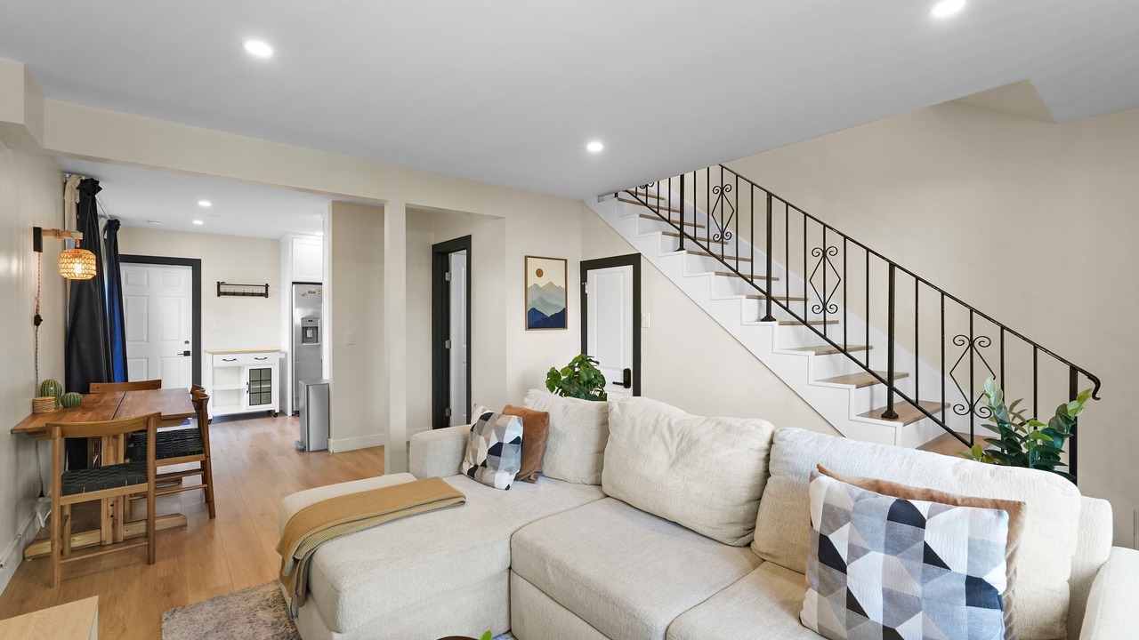 Photo of Livingroom in Alamitos Beach