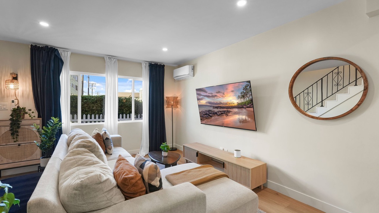 Photo of Livingroom in Alamitos Beach