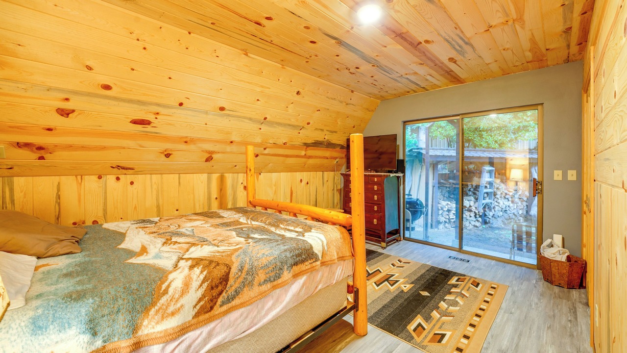 Photo of Bedroom in Mount St. Helens