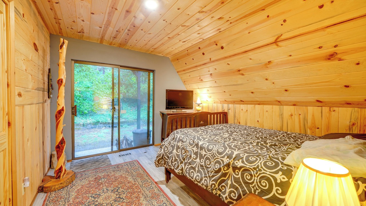 Photo of Bedroom in Mount St. Helens