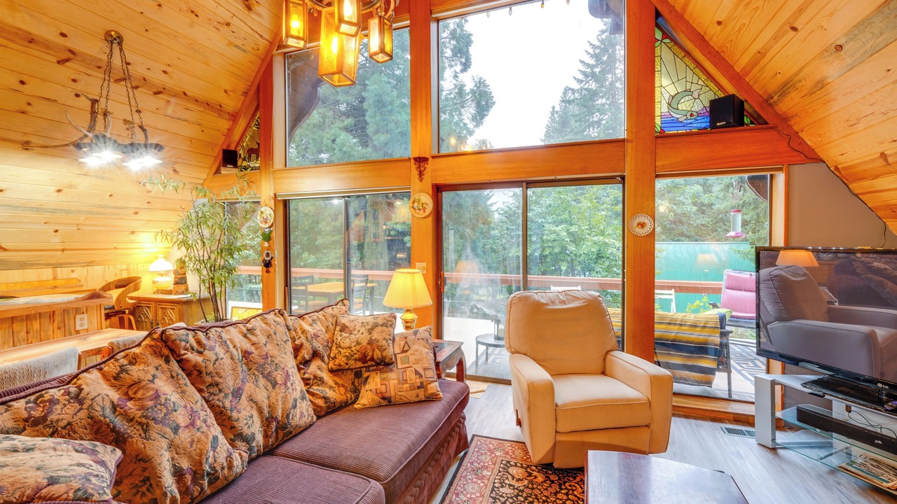 Photo of Livingroom in Mount St. Helens
