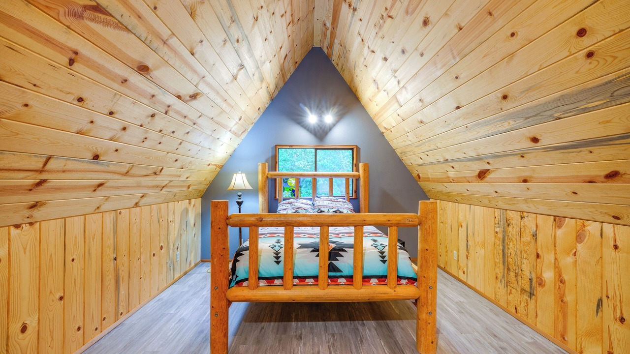 Photo of Bedroom in Mount St. Helens