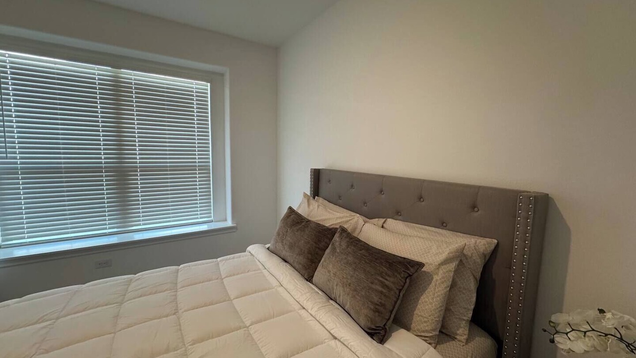 Photo of Bedroom in Lincoln Park