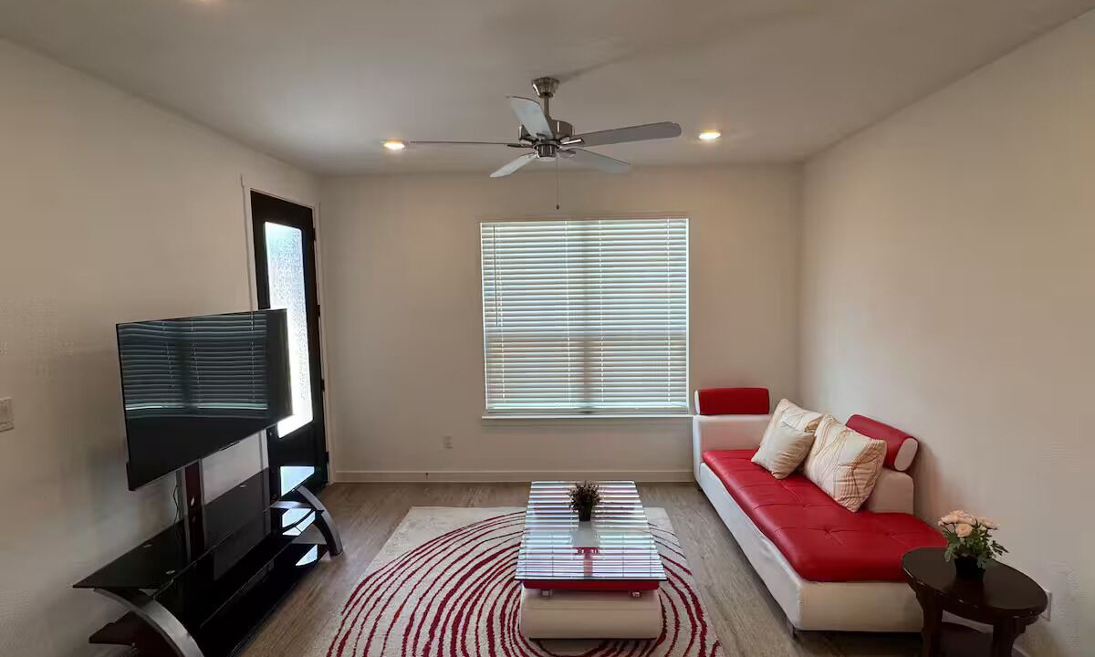 Photo of Livingroom in Lincoln Park