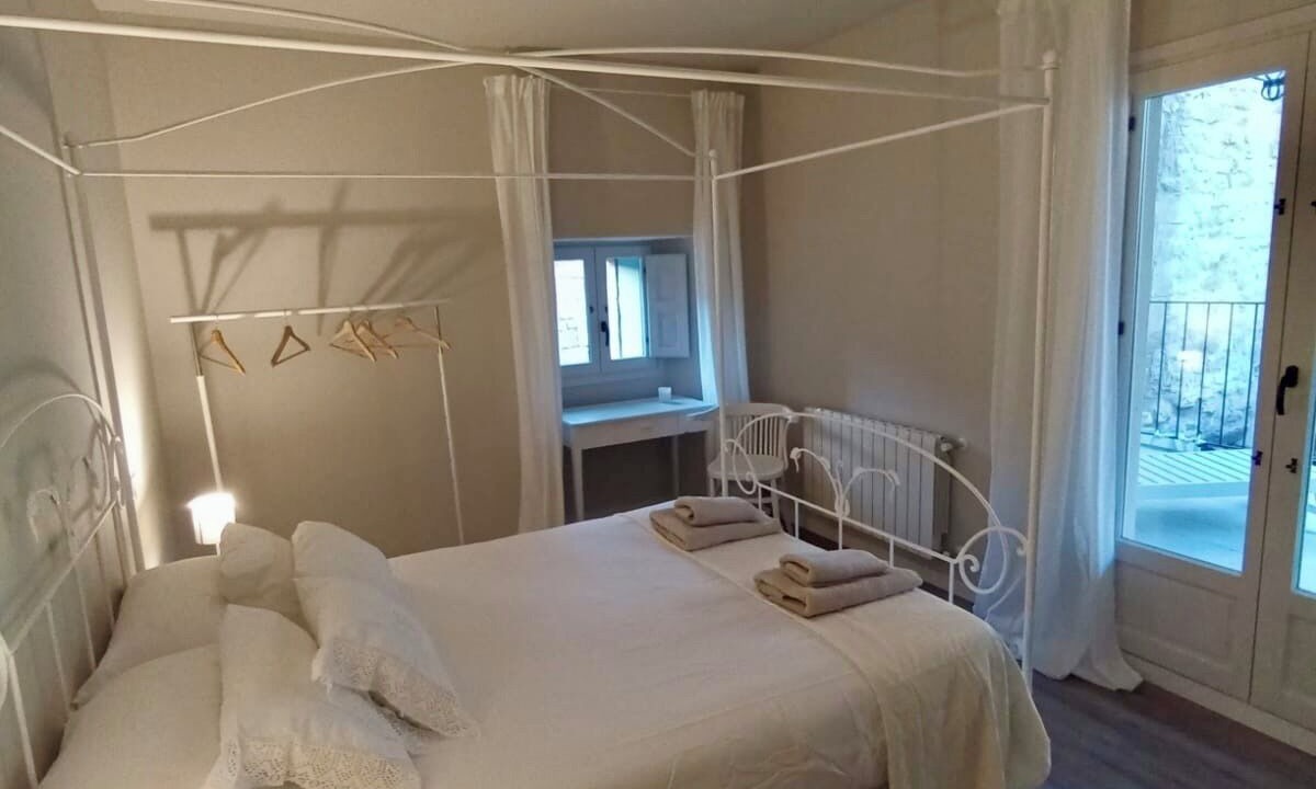 Photo of Bedroom in Huermeces
